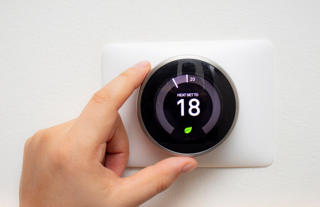 Install a Smart Thermostat in Home During the Energy Crisis
