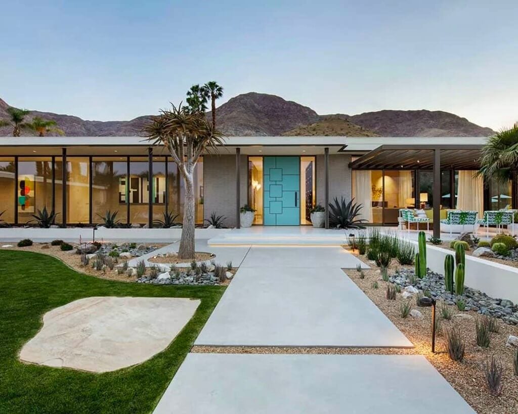  Mid Century Modern House with a Desert Aesthetic 