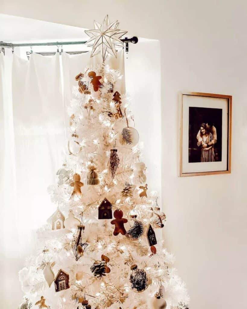 30 Best White Christmas Tree Ideas For A Stunning Display 2024   White Christmas Tree 7 819x1024 