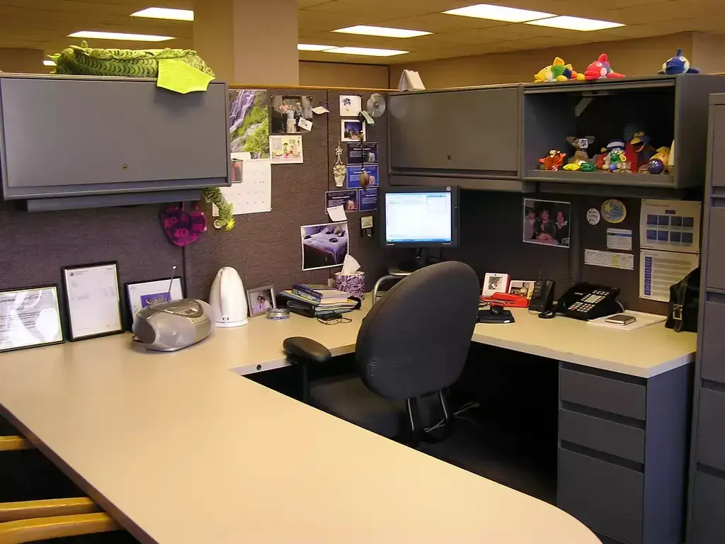 Enforce a Clutter Free-Policy of Inviting Office Space