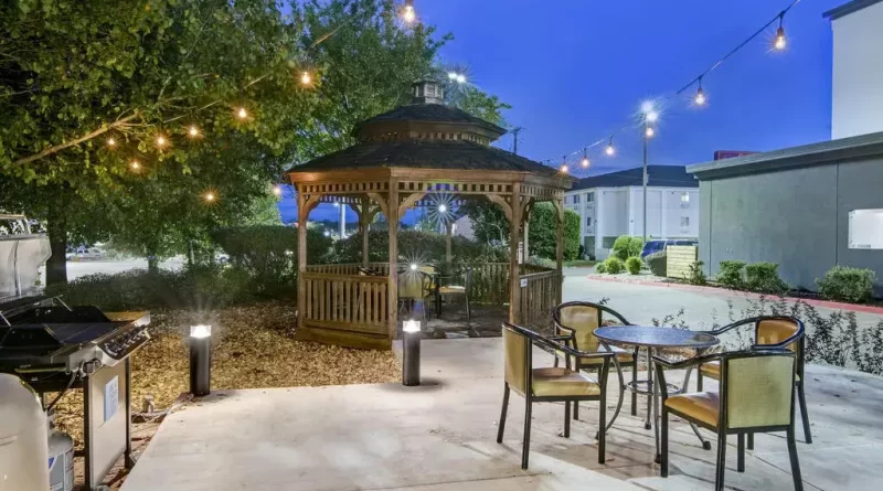 Turn Your Backyard Into A Relaxing Holiday Space