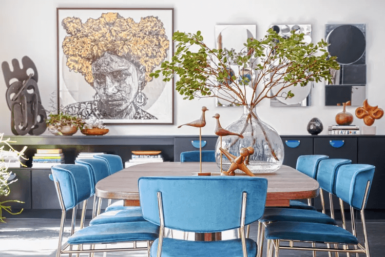 sculptural elements in dining room