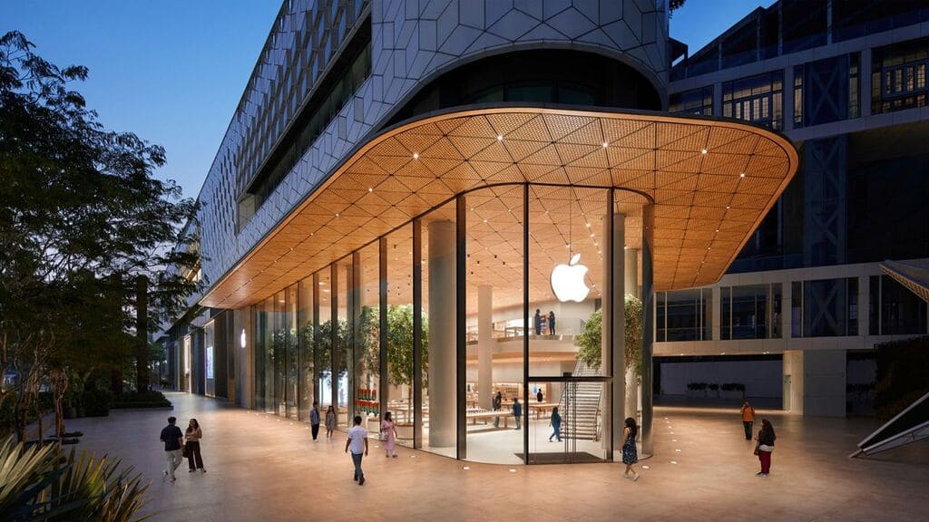 Apple Opens First Indian Store in Mumbai 