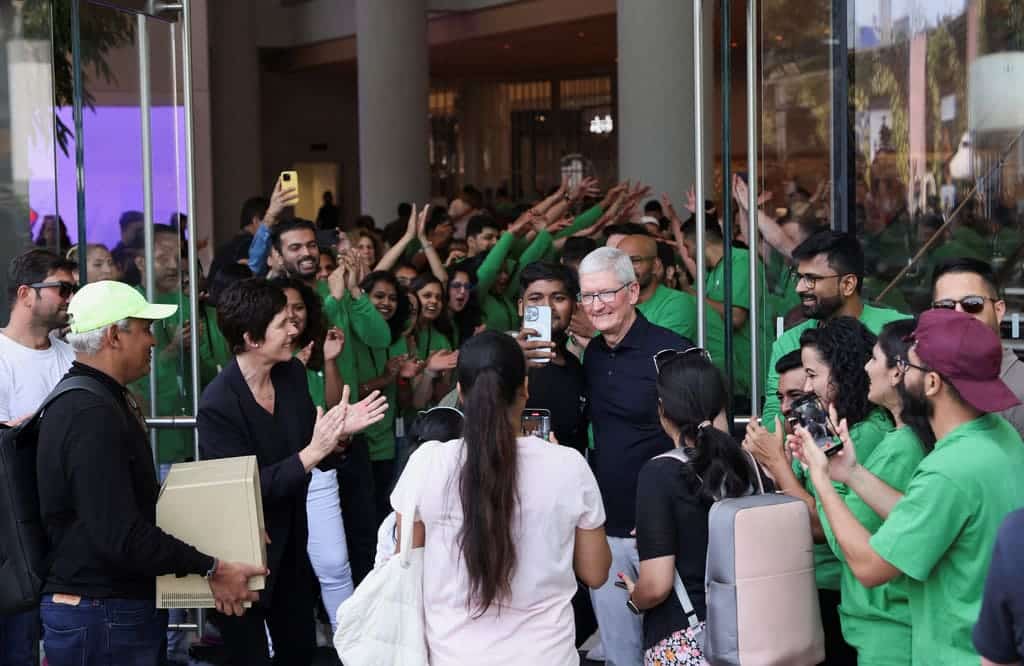 Apple Opens First Indian Store in Mumbai