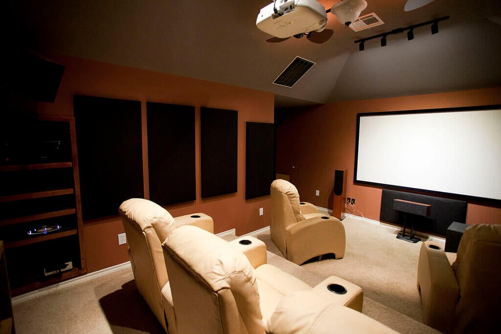 Reasons Why You Should Choose Projectors for Home Theatres