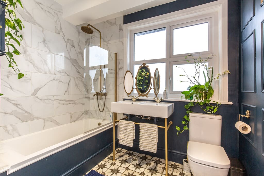 25+ Small Bathroom Ideas & Designs That You’ll Love