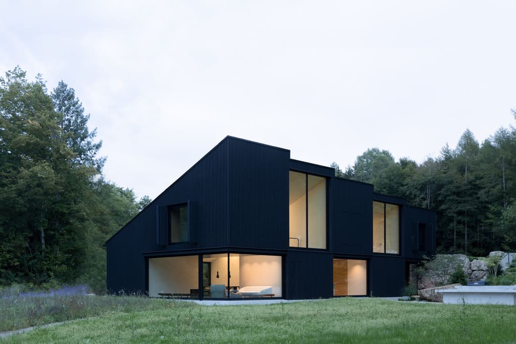 Rumah Kayu oleh Apples Architekten