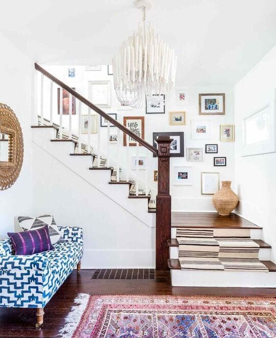 Gallery-like Stairs Wall Decor Ideas
