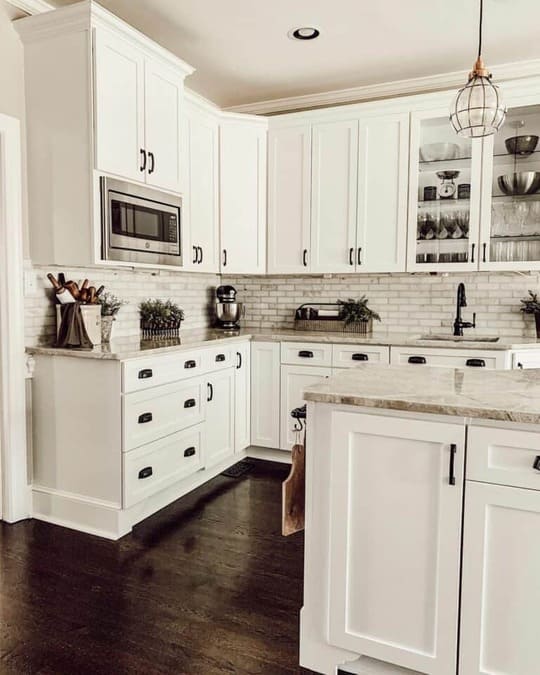 backsplashes with white cabinets