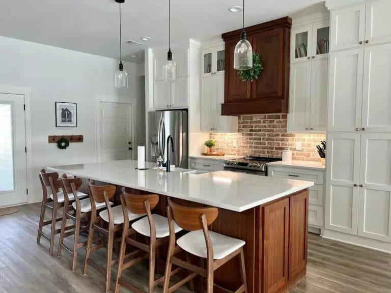 backsplashes with white cabinets