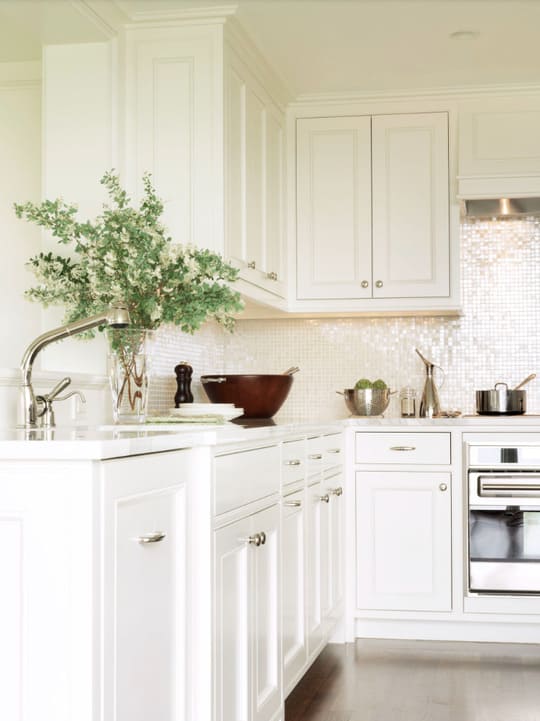 backsplashes with white cabinets