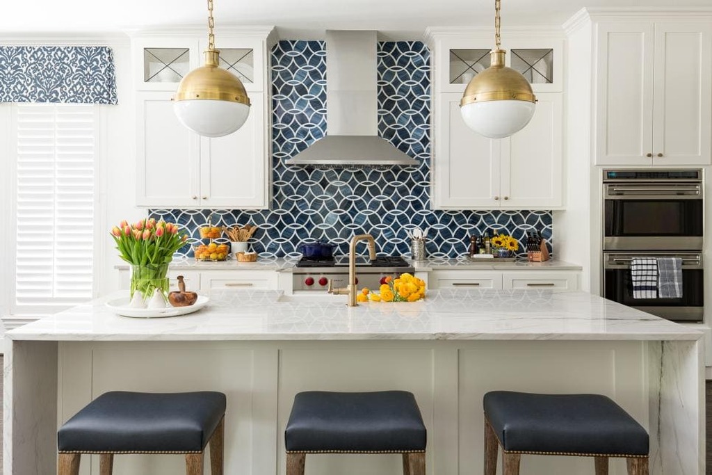 white kitchen cabinets with backsplash