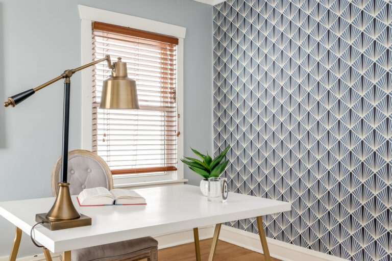 Use Wallpaper In One Of The Corners 768x512 