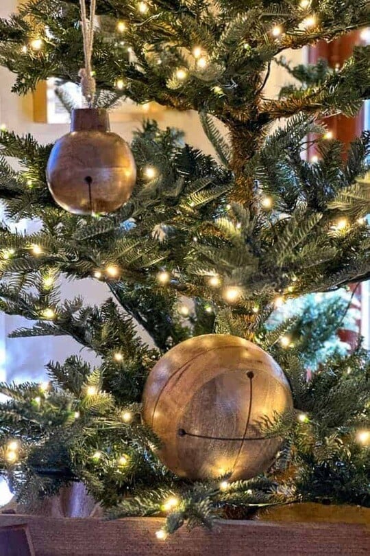Add Bells to the Christmas Tree