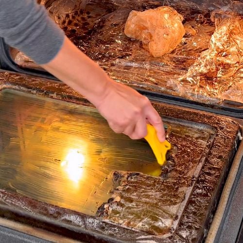 best way to clean dirty oven