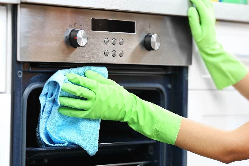 tips to keep your oven clean longer