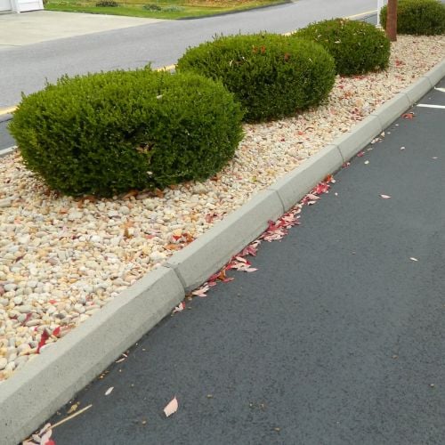 Precast concrete edging